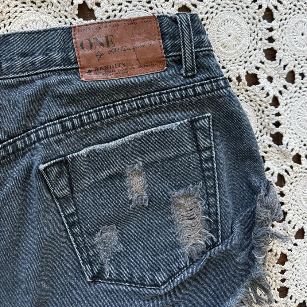 One Teaspoon x Free People Denim Shorts Faded Black Cuff Hem Size 28